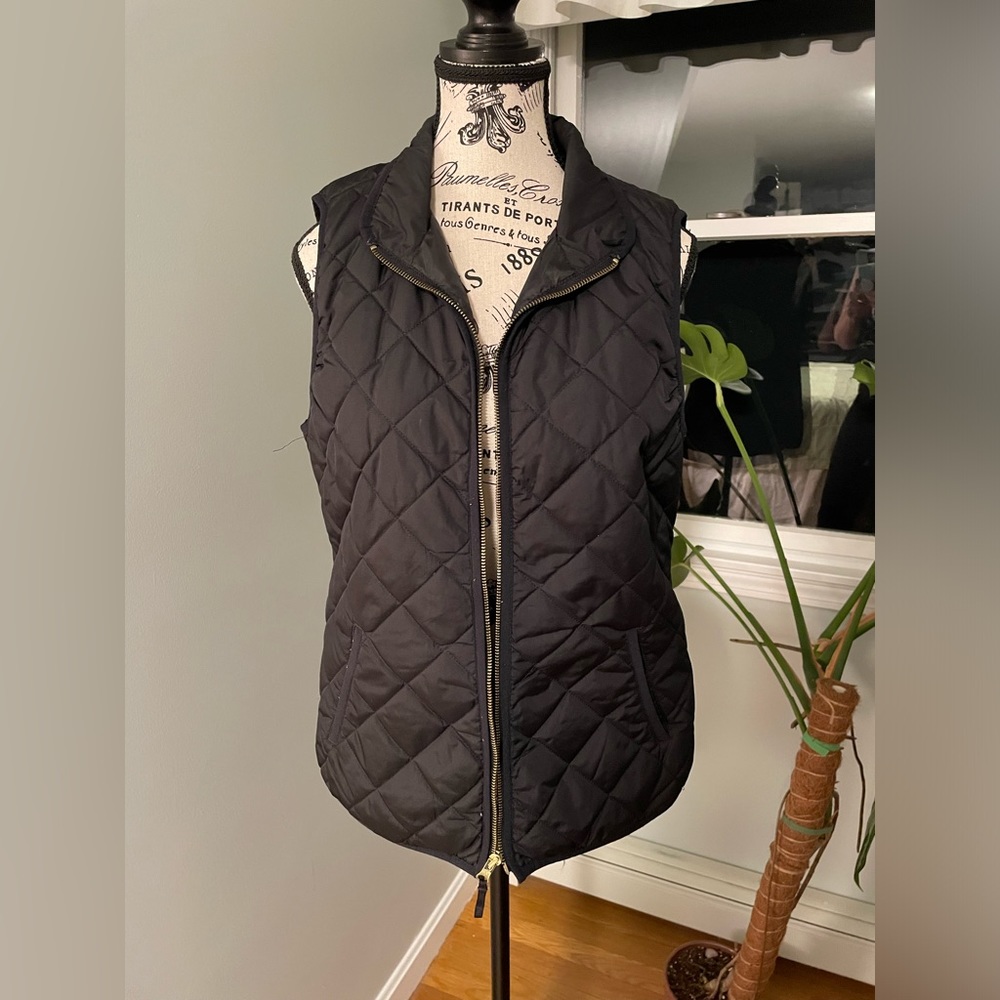 Old Navy lightweight quilted vest, black